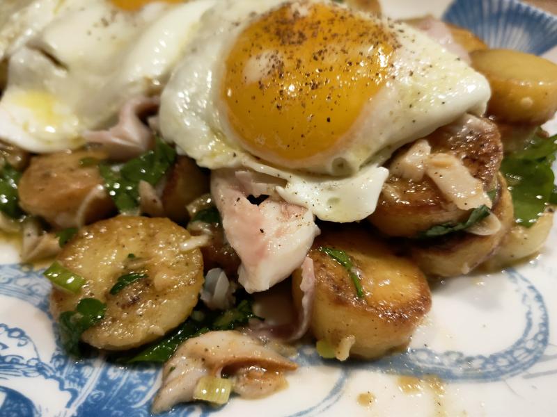 A photo for the page: Bratkartoffeln mit Fisch und Spiegelei